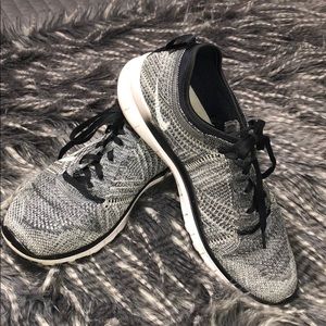 NIKE Fly Knits